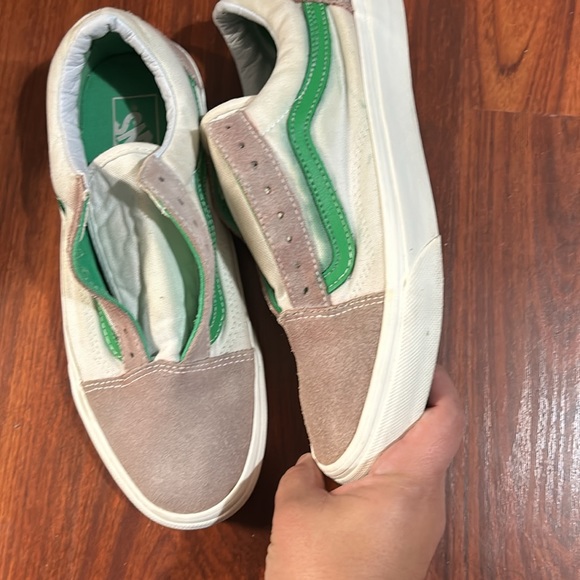 Vans - Picture 3 of 9